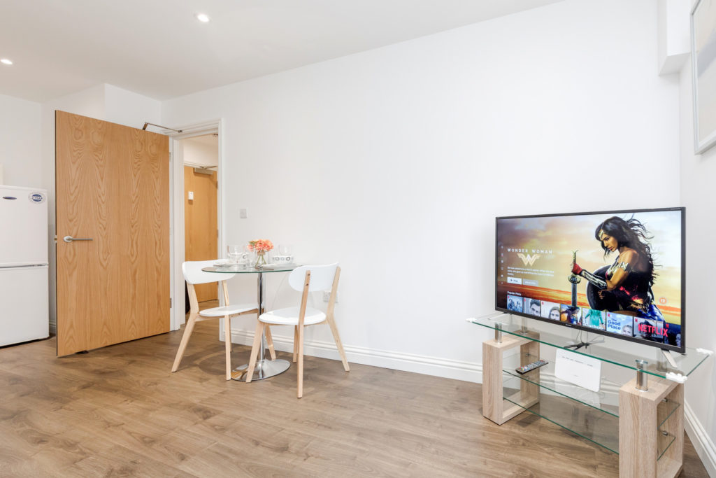 Heliodoor Serviced Apartments | Shabby Chic Luxury 2 Bedroom Apartment Milton Keynes
